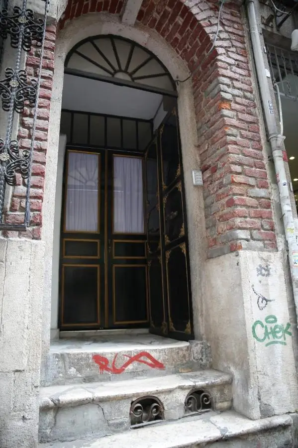 Agus Flats Galata