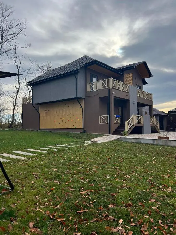 CHALET WOODS GUSAR