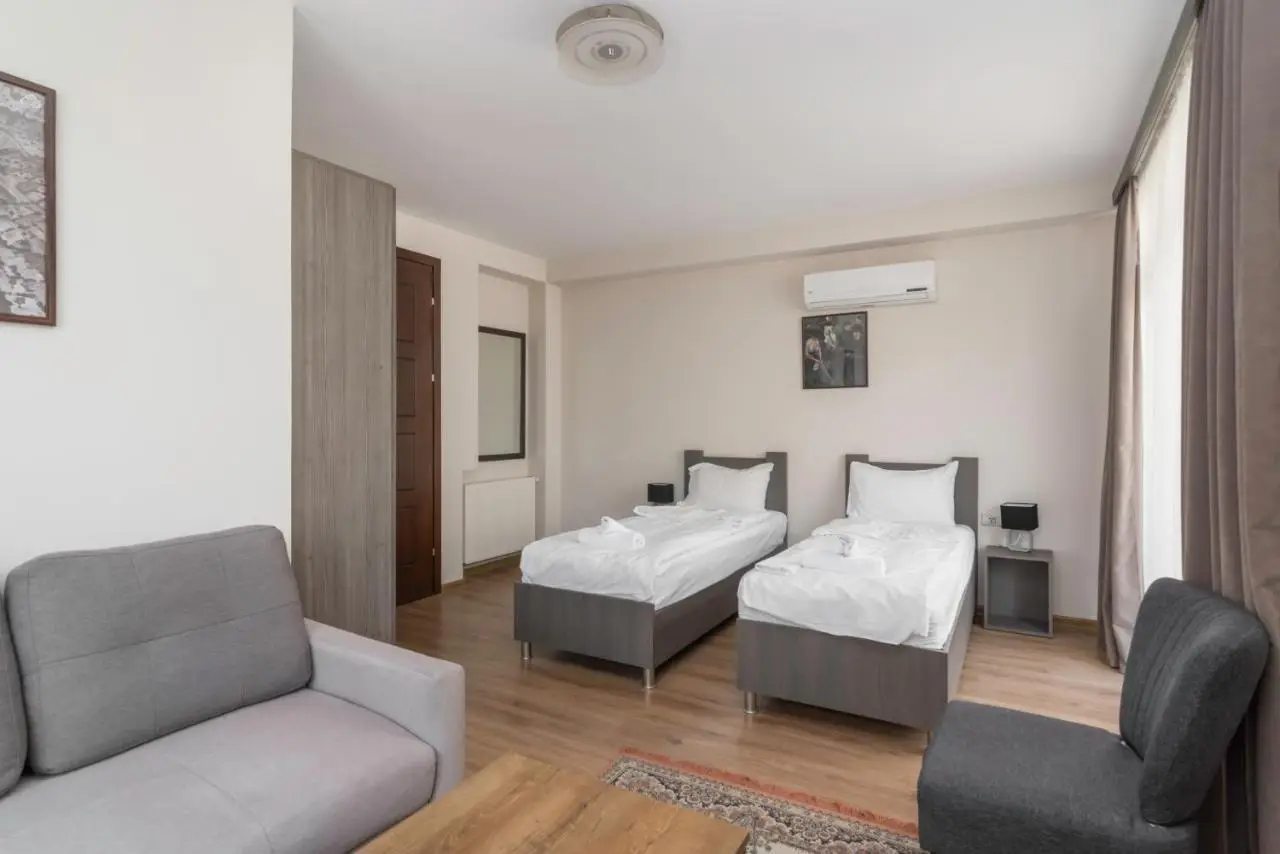 Hotel "Elesa Wera"