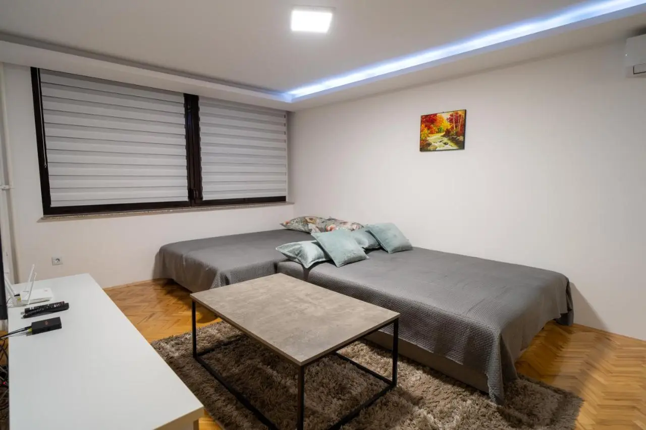 Green Riverside Apartment