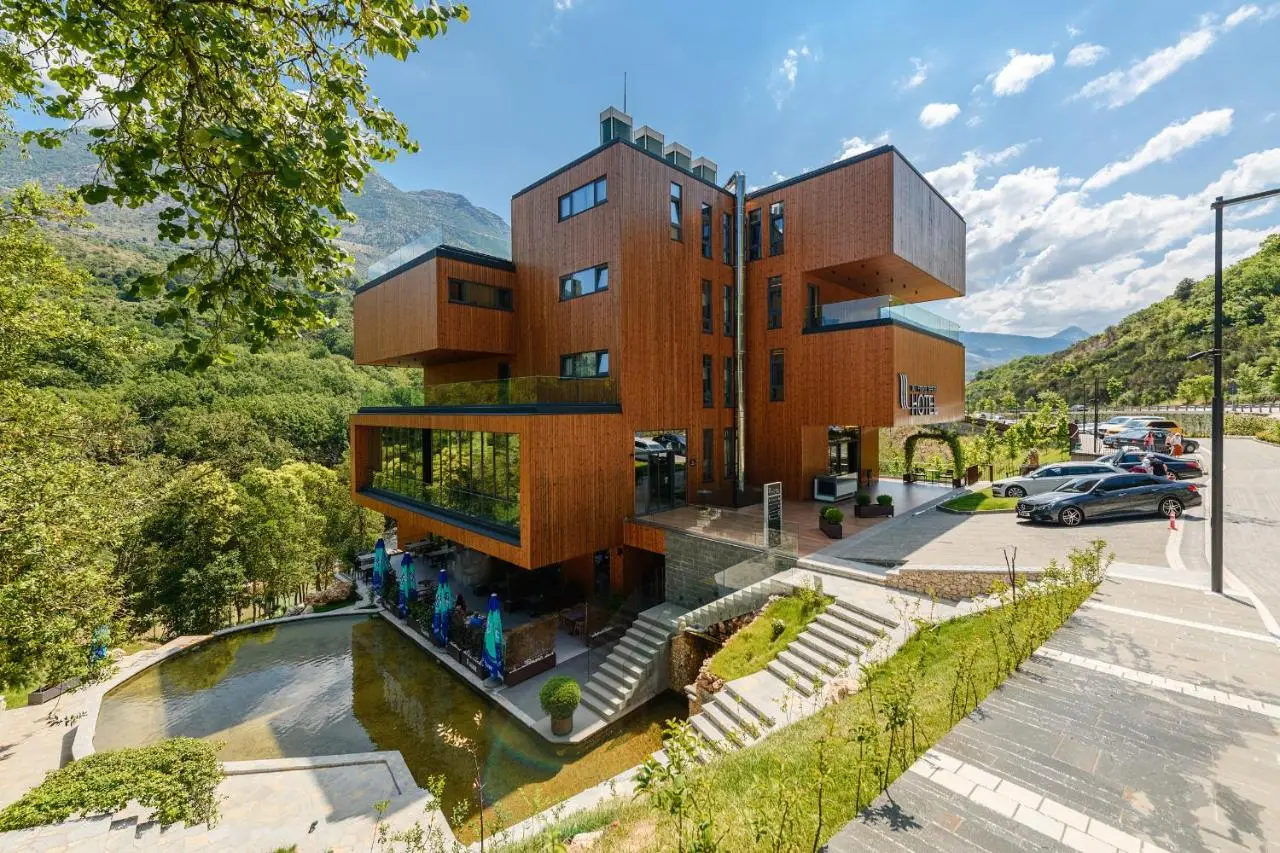 Hotel Uji Ftohte Tepelene