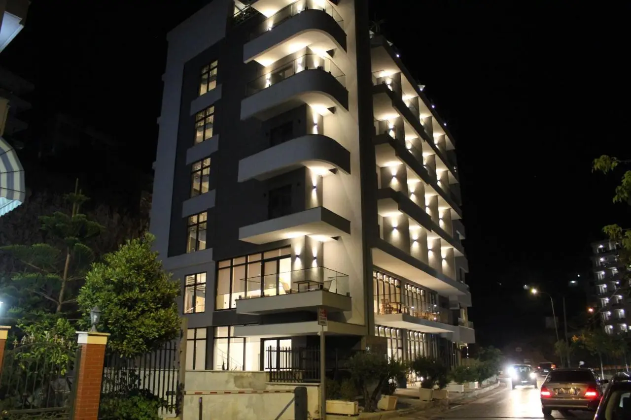 The Queen's Lion Premium HOTEL