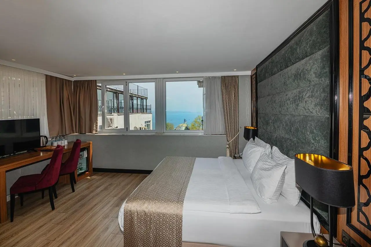 Aristocrat Hotel