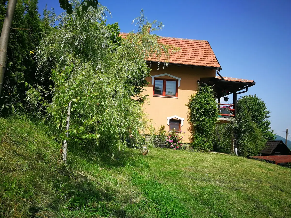 Green Idylle-PYramide View