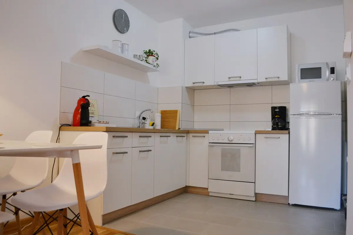 Apartment Masha - Lovely One Bedroom with balcony
