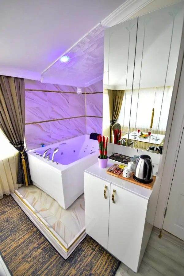 LOCA Suit LİFE AİRPORT HOTEL