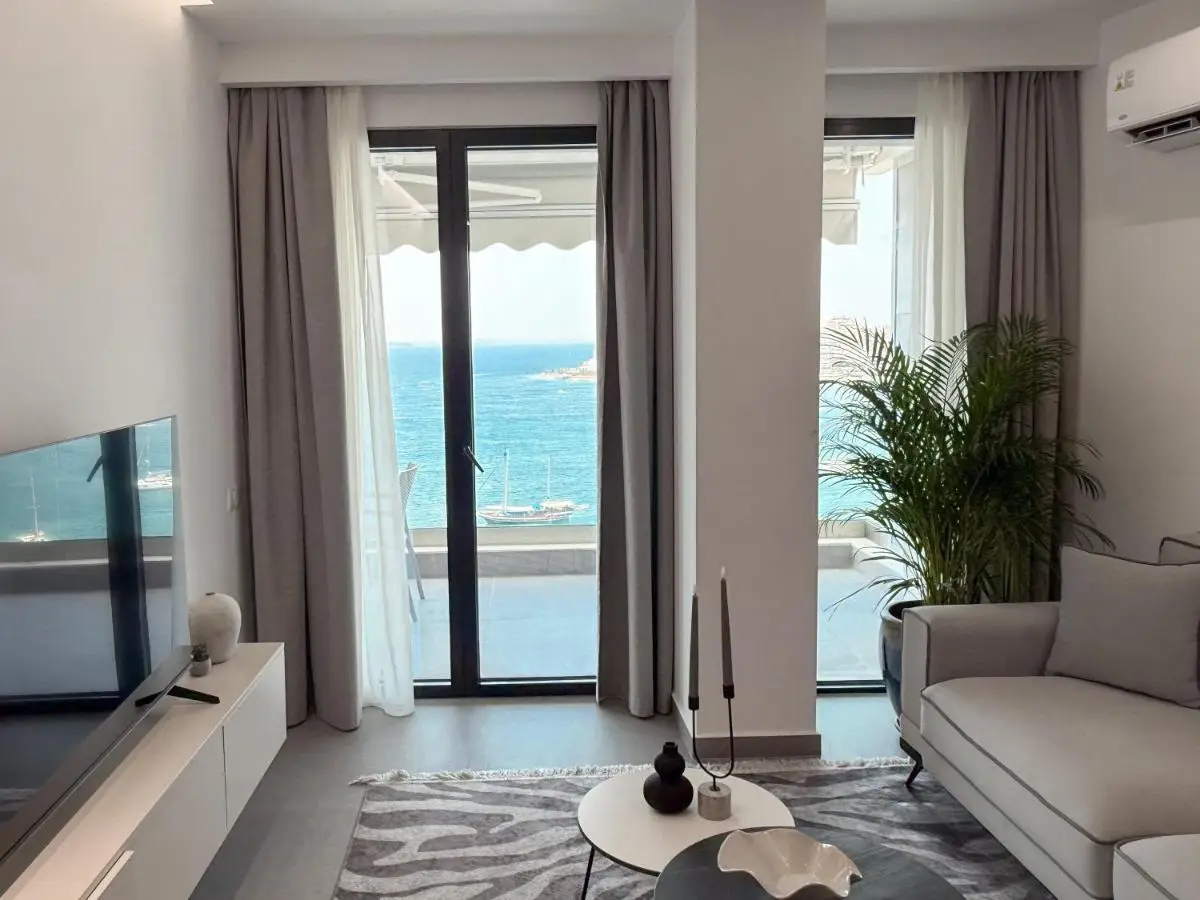 Sea Crest Apartments