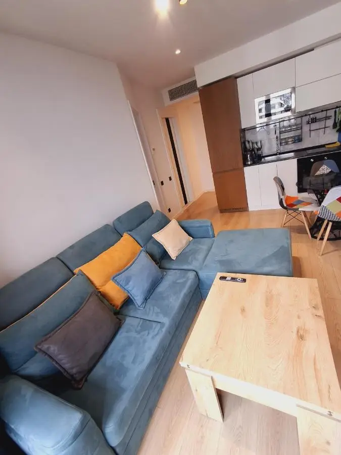 Bright Apart Near the Park Bedroom and Living