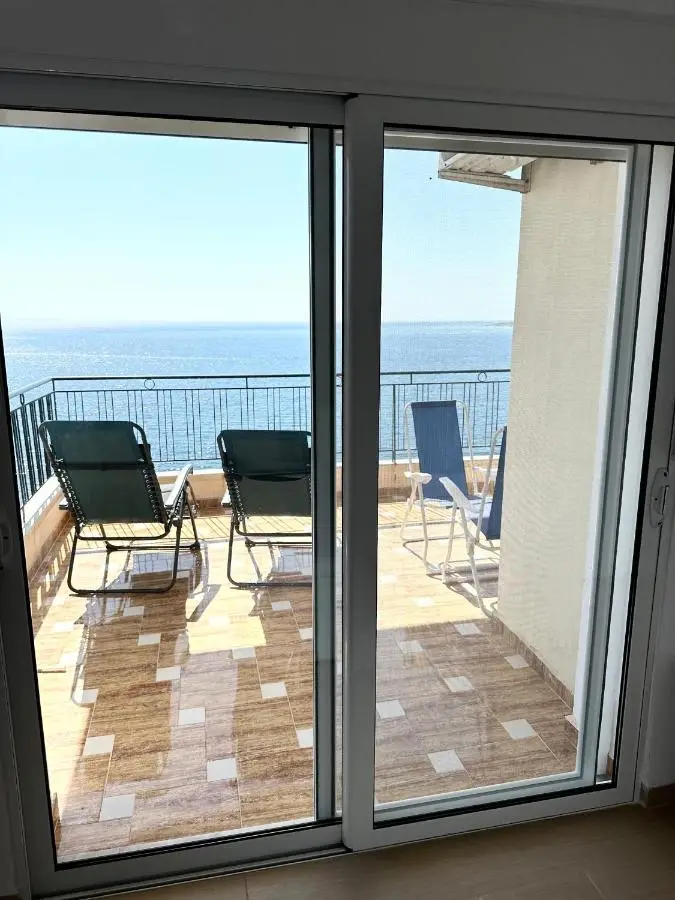 K&T Infinity View Seaside Apartment
