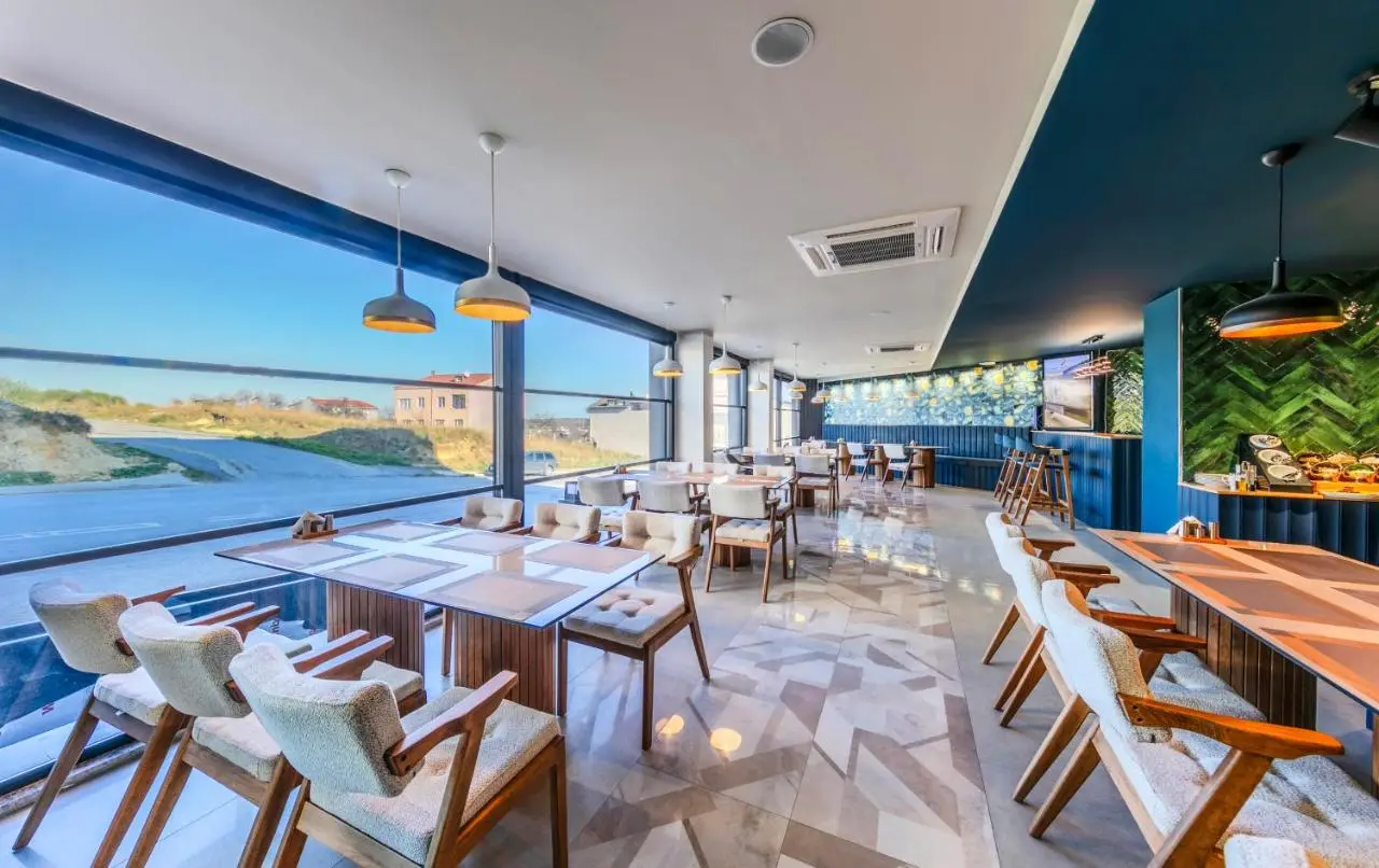 Heaven Premium Hotel Restaurant & Airport Shuttle
