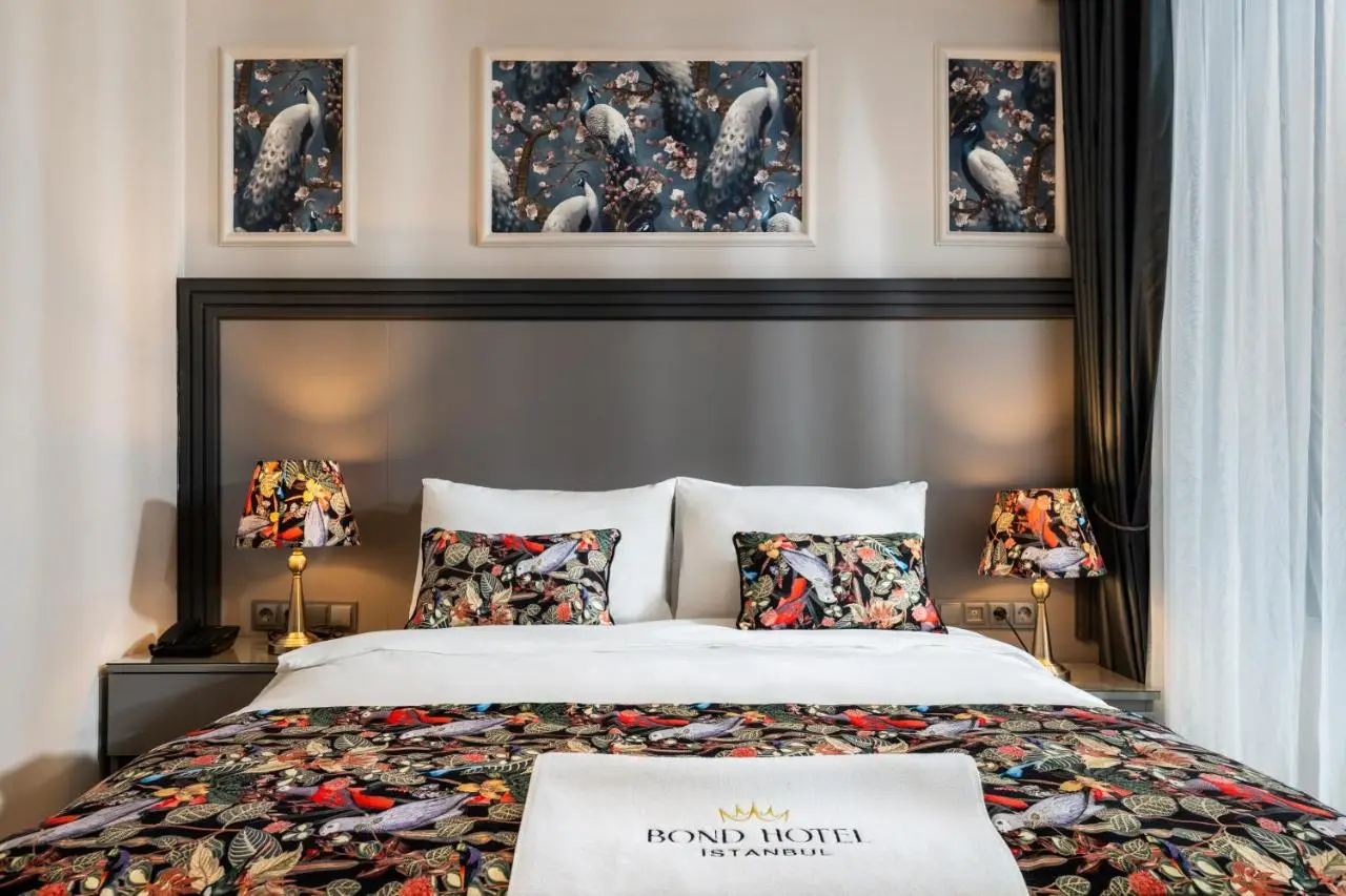 Bond Hotel