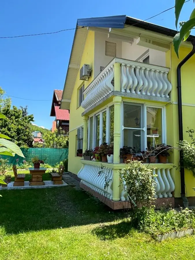 Family Flower House