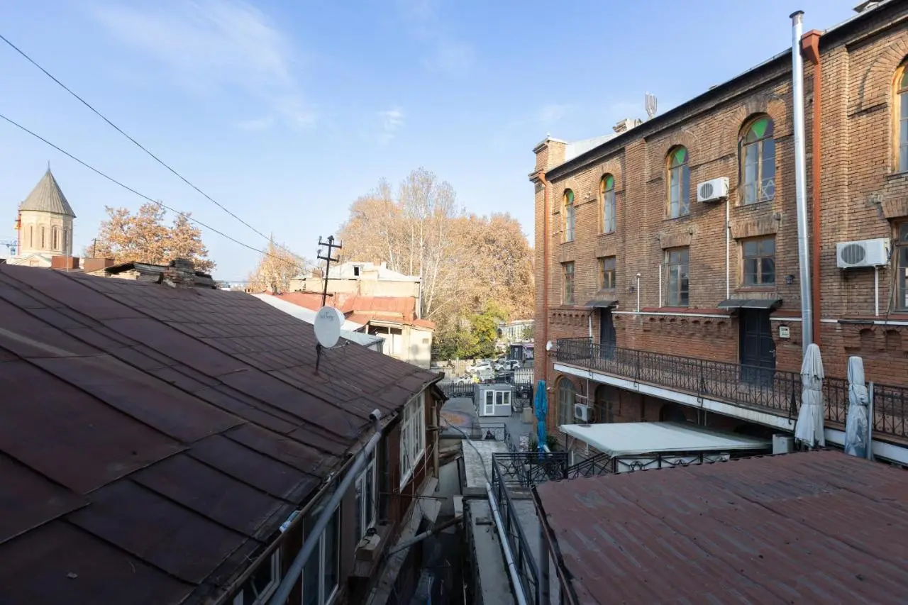 Apart Meidani - Stylish Old Town Apartment with Balcony & Synagogue View