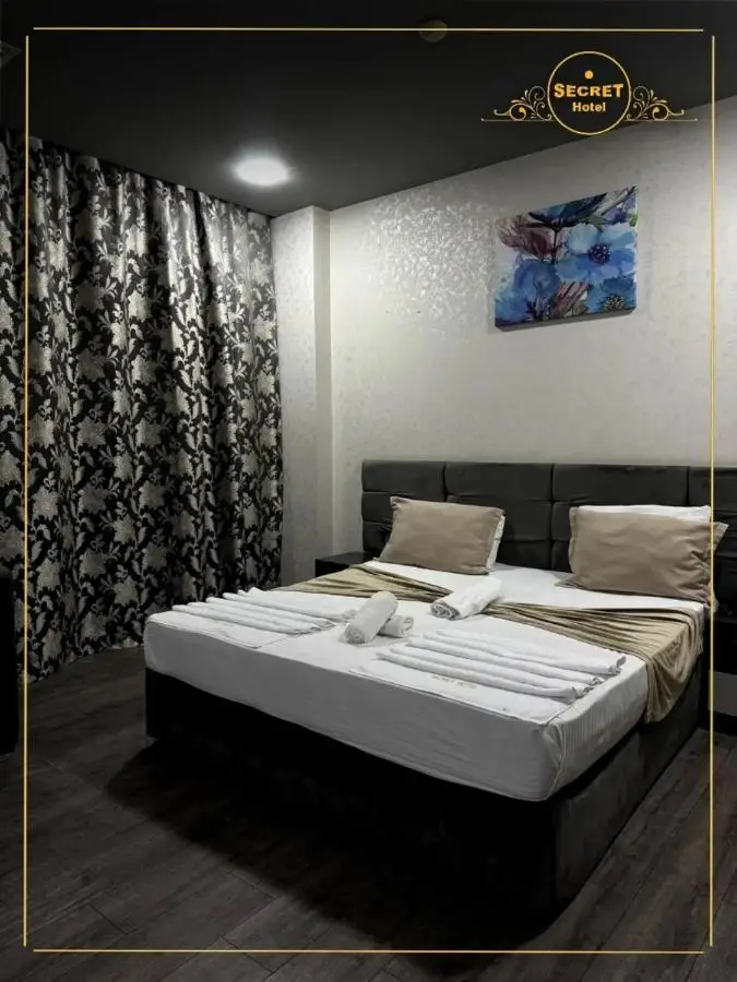 SECRET HOTEL