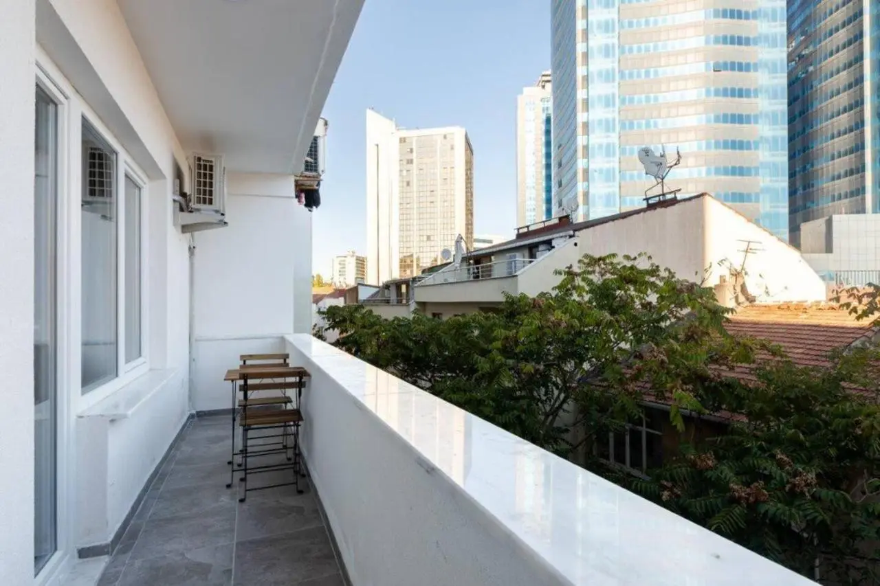 Spacious Modern Airy 4Bed2Bath Central Home! #369