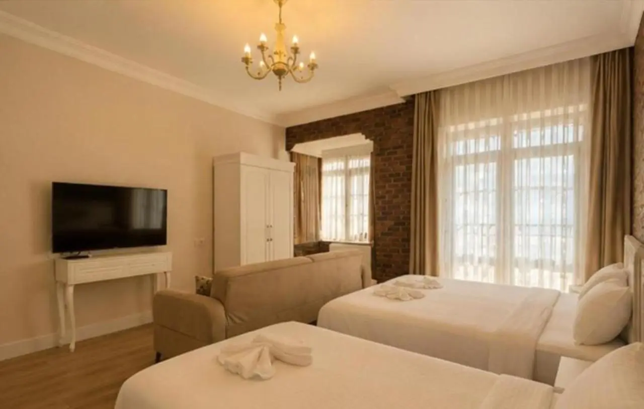Royal Garden Suite and Hotel