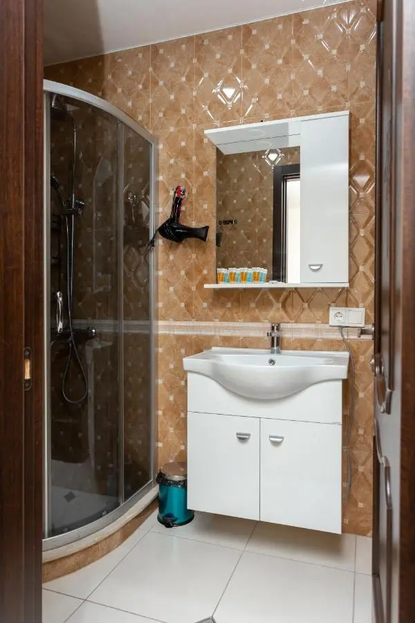 Prime location Apartment with Three Bedroom