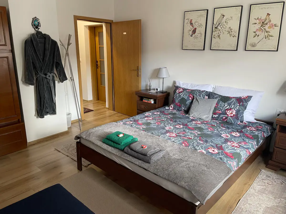 Olympic Silver Apt/ Free parking/ Garden/ Grill