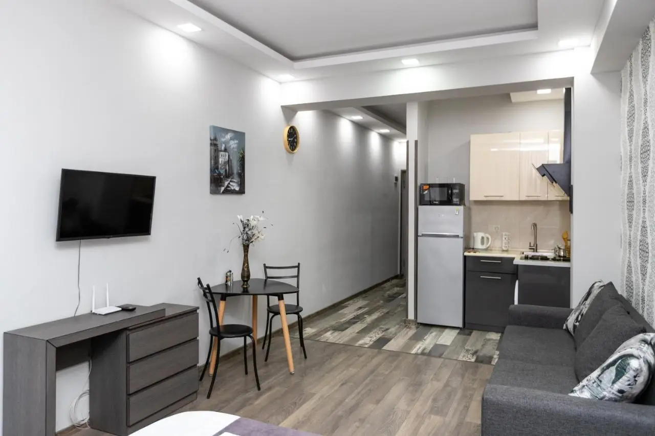 Golden Room Apartments 04