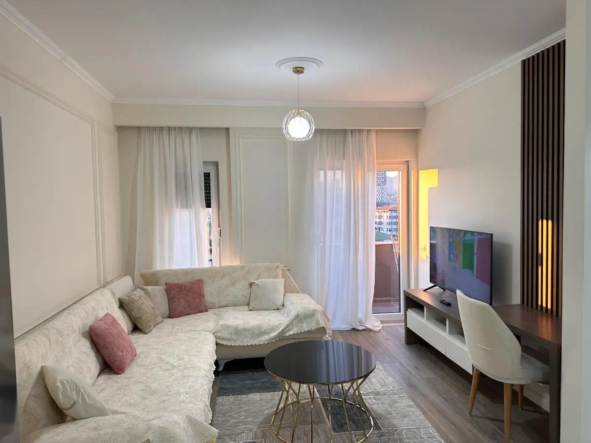 Spacious 2-Bedroom Apartment Near Center