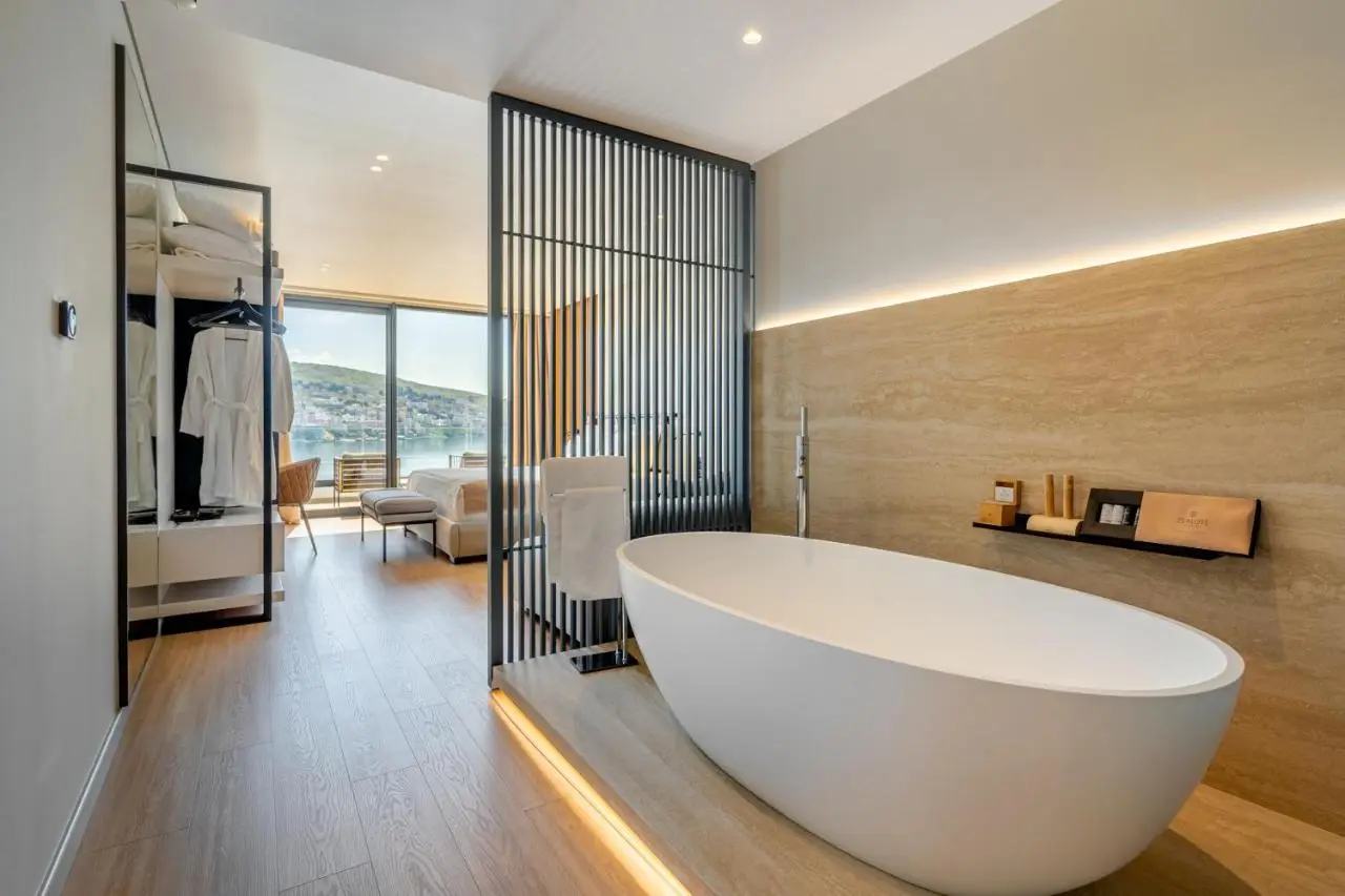 AlYACHT Premium Hotel