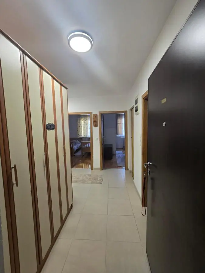 Rejjan Apartments-Spacious 2BR Apartment for 7, Free Parking, Tram to Old Town