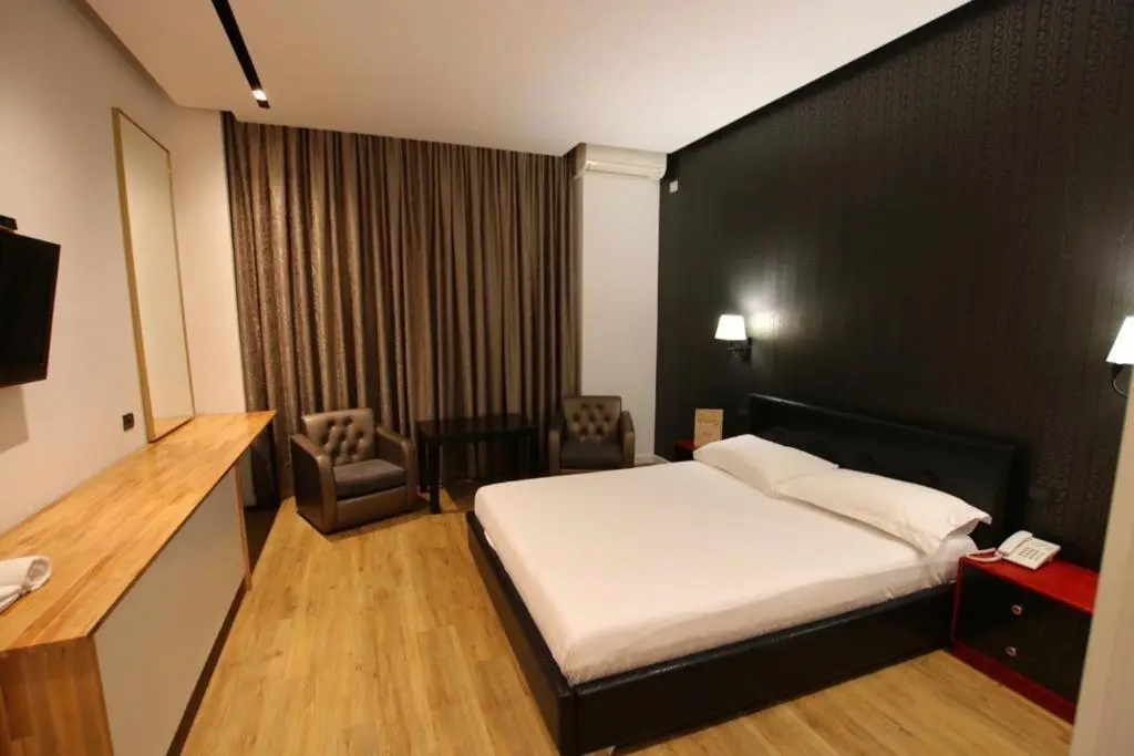 Aurelis Hotel
