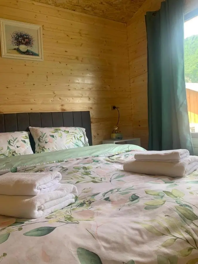 Cottage Cozy Side with Stunning Mountain View