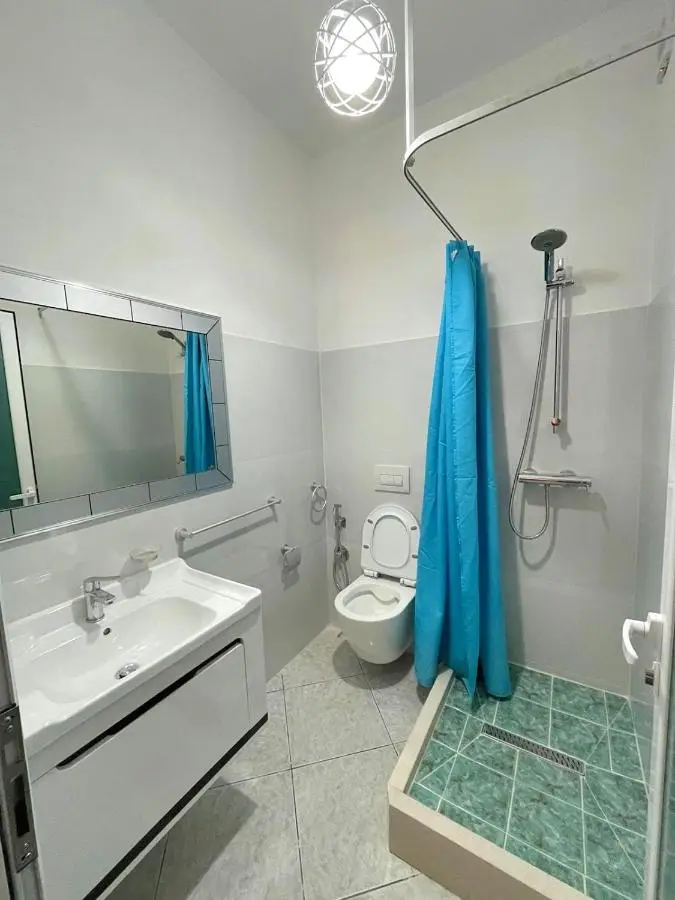 Villa Joli - Spacious Houses with Yard & Parking in Central Vlore