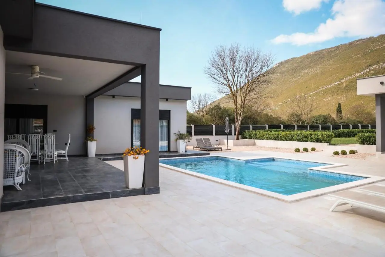 Villa TORO Velvet