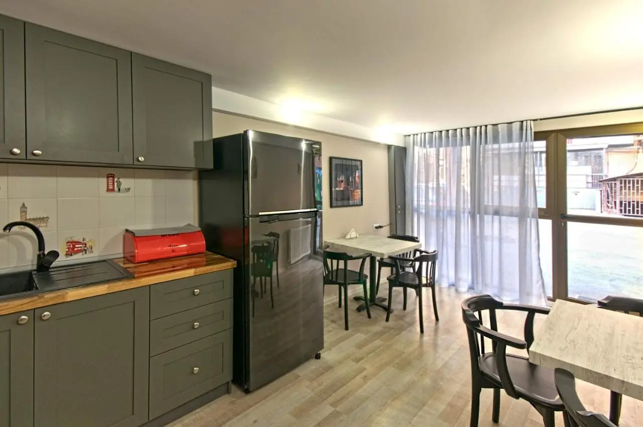Sakhli at Chavchavadze ave 15