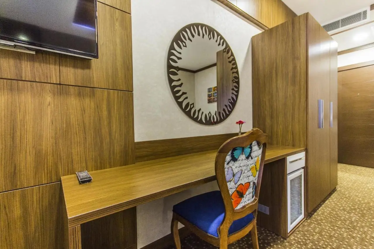 La Pazza Suites