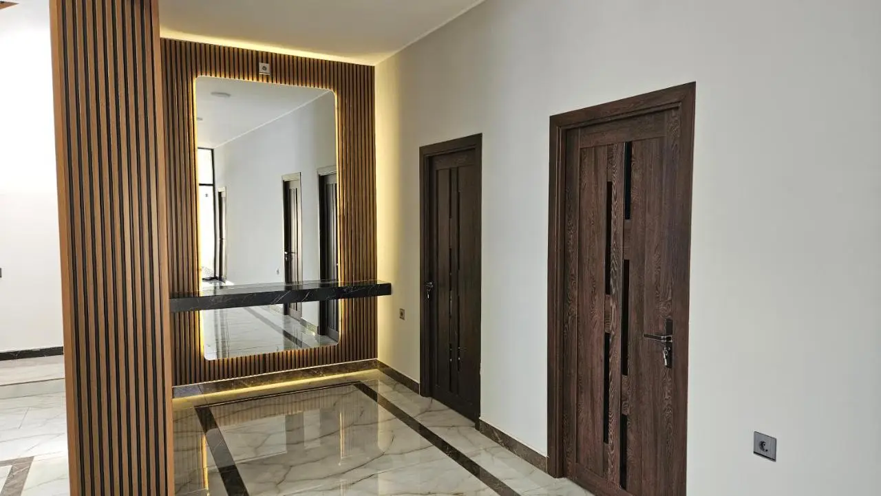 Luxury Milan Mountain Ponoramic Villa, indoor heated pool and jacuzzi with mountain view