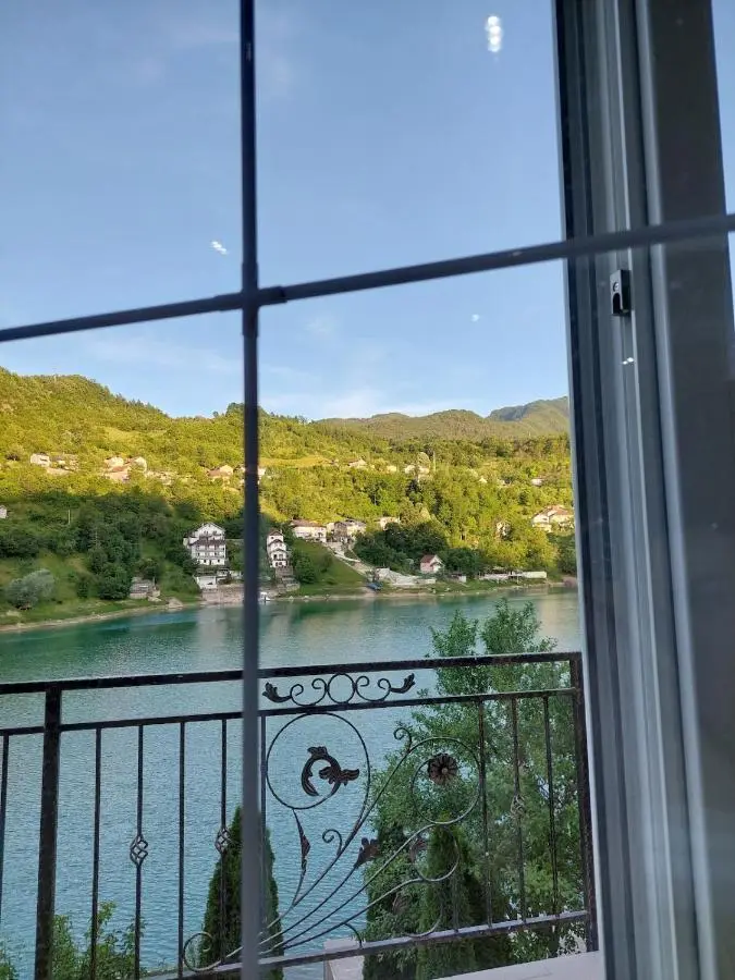 Villa AS na Jablaničkom jezeru