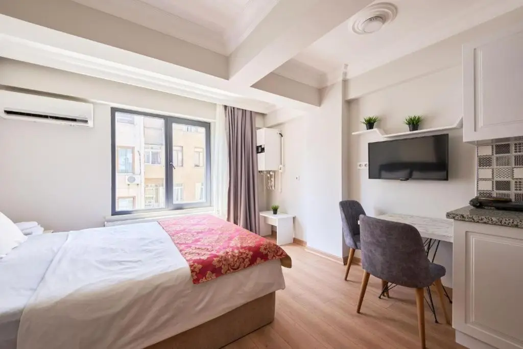 aymira hotel pangaltı