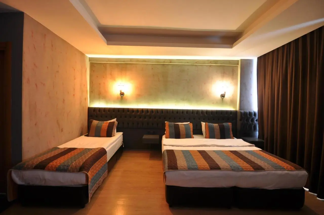 Retropera Hotel