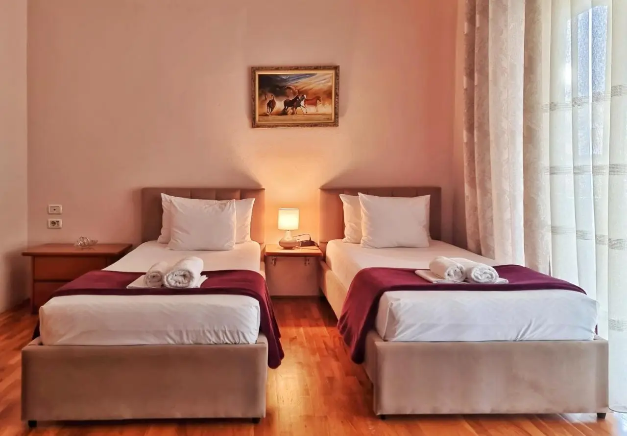 All Seasons Apartments - Free Parking & City Center