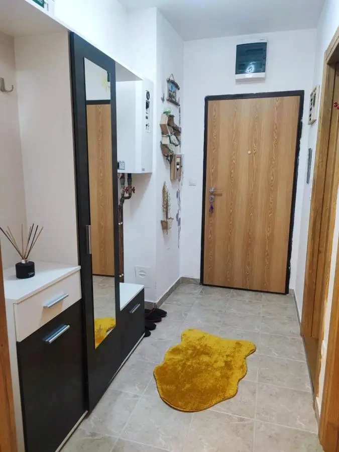 Yellow Corner Lux apartment, Lukavica, Istocno Sarajevo near Airport - free parking