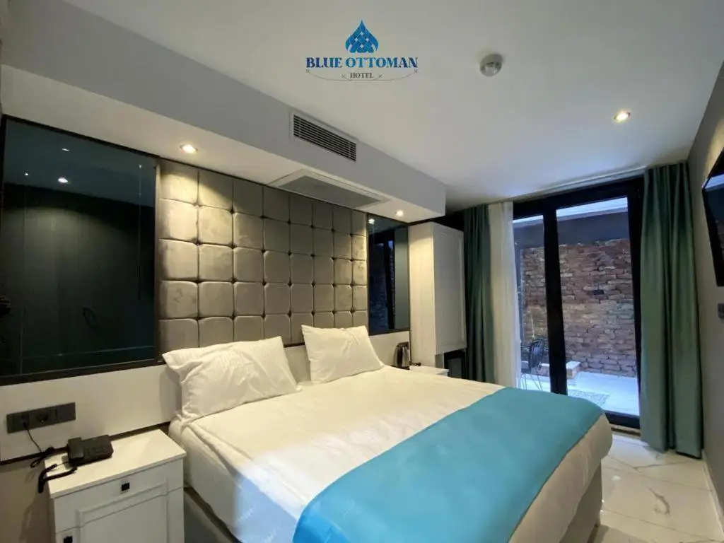 Hotel Blue Ottoman