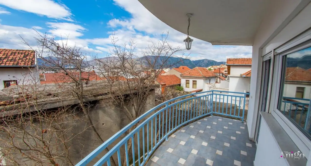 Apartment Ado