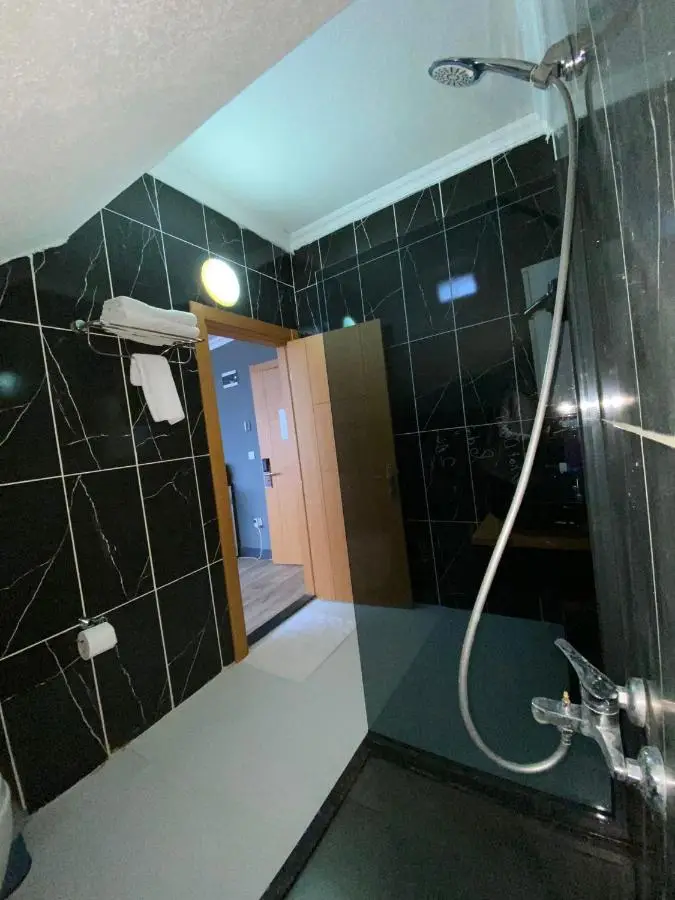 216 Hill Suites