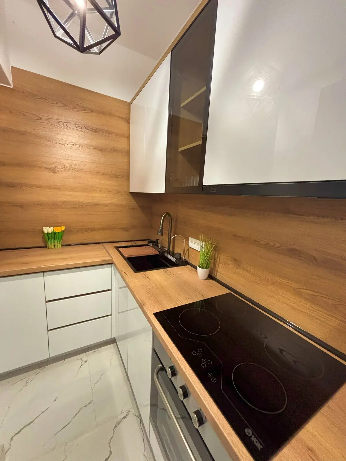 One-Bedroom Apartment with Terrace & Free Parking