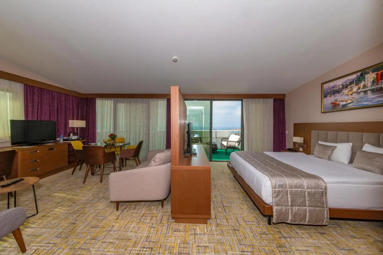 Land Park Hotel