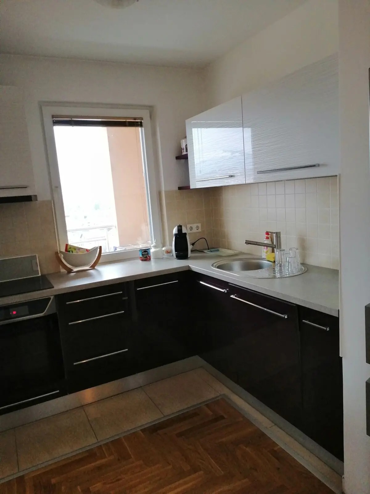 SUNNY large apartment\5 min from the airport