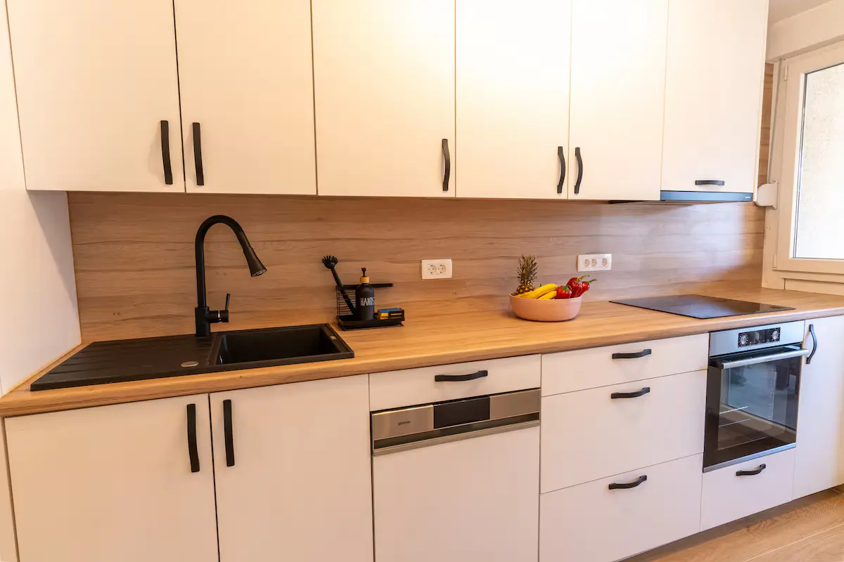Mostar City Center: Chic Comfort & Mountain View