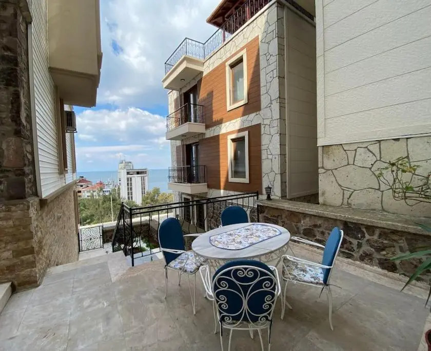 Stylish Triplex Apartment in The Heart of Izmir