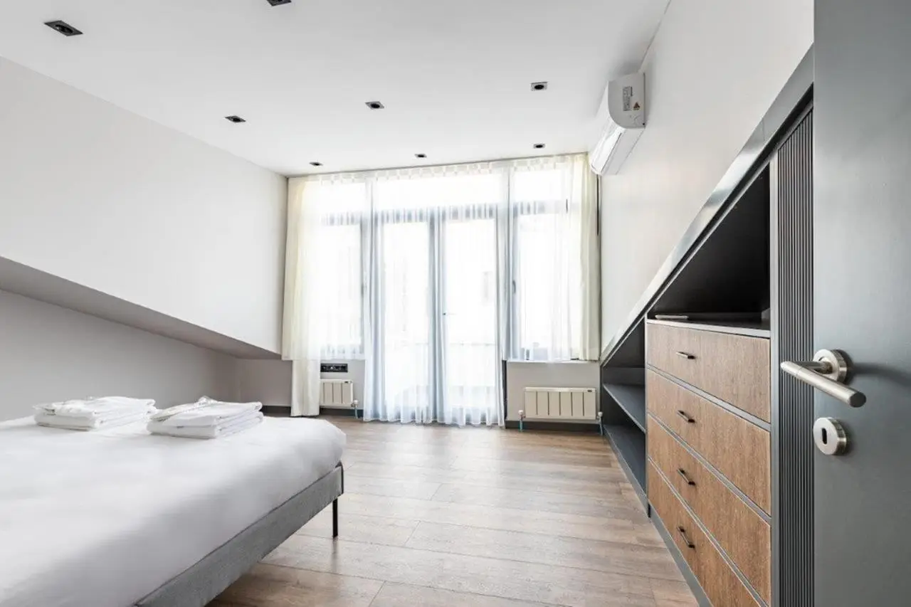 Duplex Penthouse wparking 3BD2Bath Views! #340