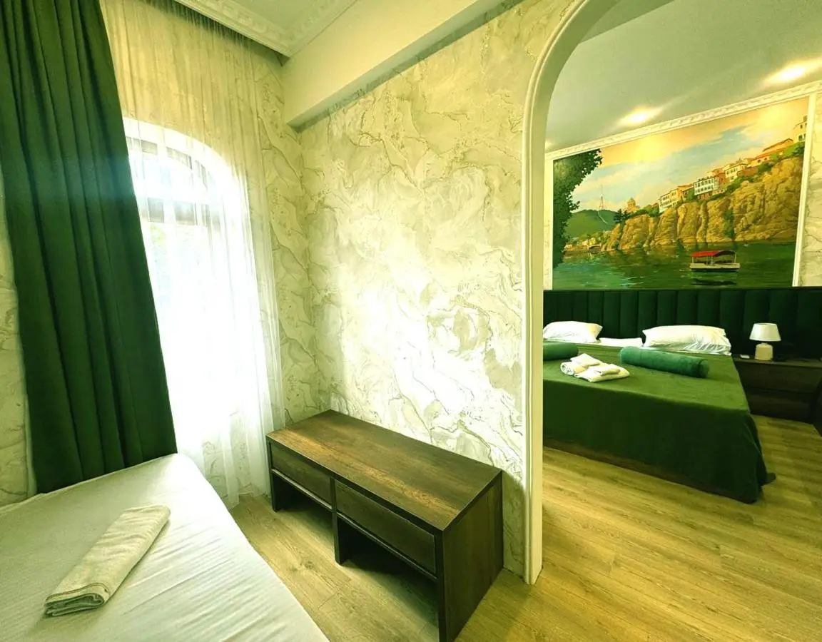 7 Baits Hotel
