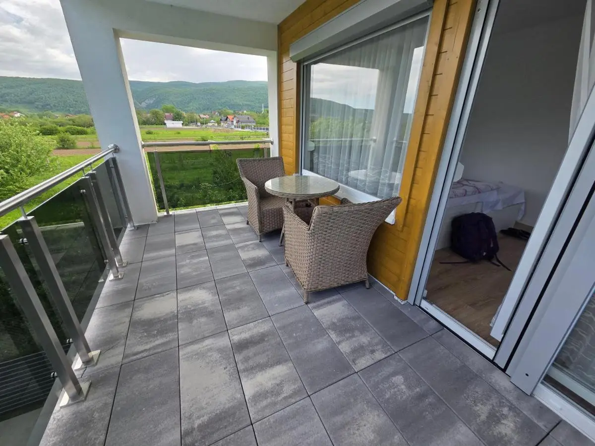 Villa Alisa - Luxury Riverside Escape