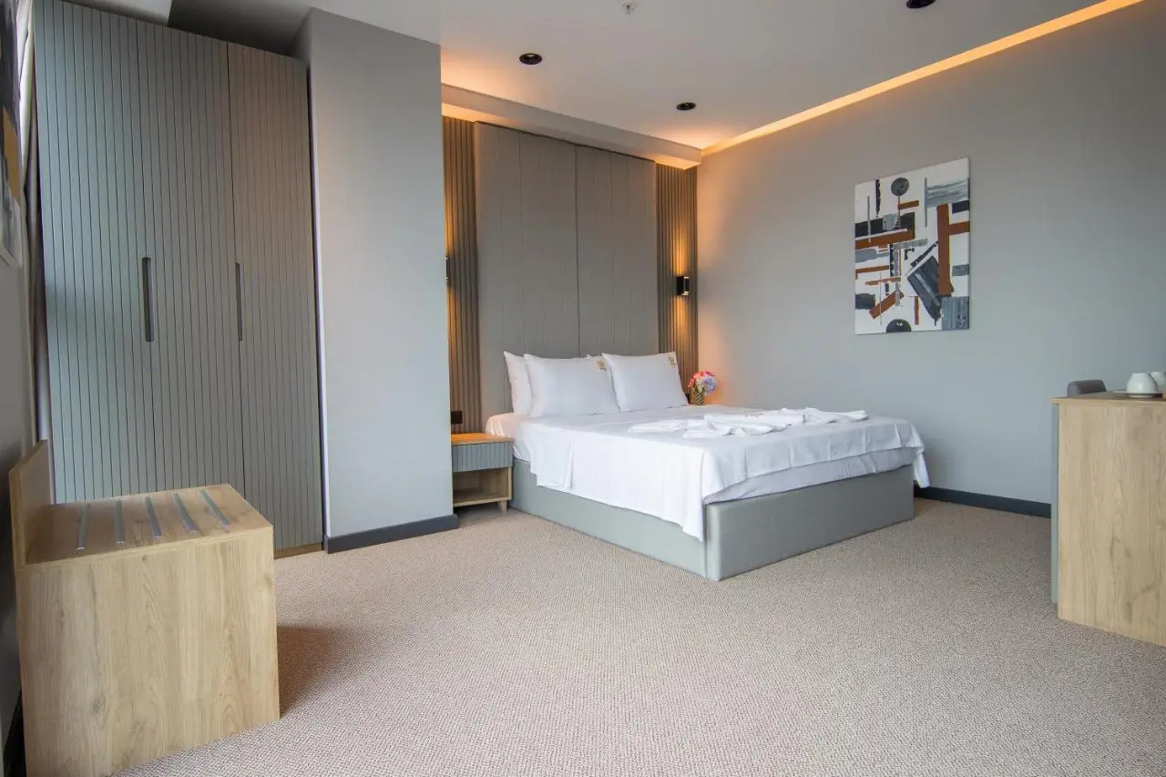 SHERLOCK HOMES HOTELS